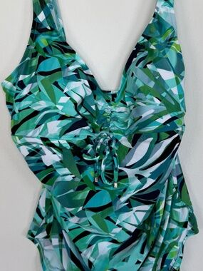 NWT Aqua Green 1PC Green/Aqua/Blk/Wht Bamboo Leaves Swimsuit Size 16/18